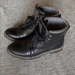 Black Men's Lace-Up Boots